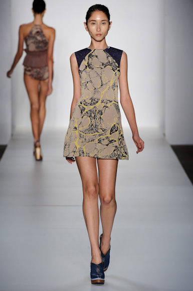 l-nascimento-desfile-fashion-rio-2011-10-20