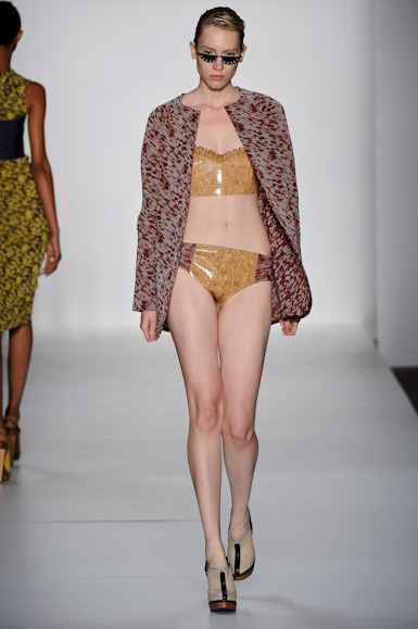 l-nascimento-desfile-fashion-rio-2011-10-23