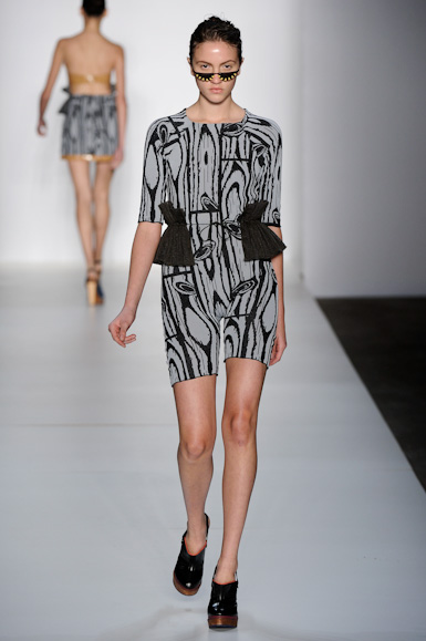 l-nascimento-desfile-fashion-rio-2011-10-31