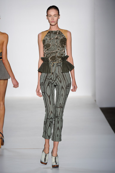 l-nascimento-desfile-fashion-rio-2011-10-33
