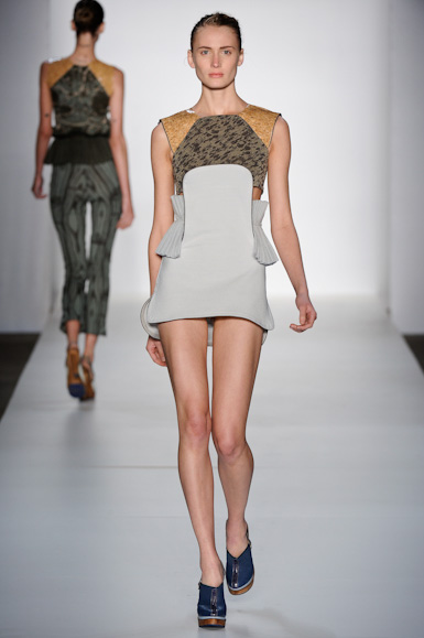 l-nascimento-desfile-fashion-rio-2011-10-34