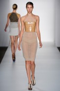l-nascimento-desfile-fashion-rio-2011-10-35