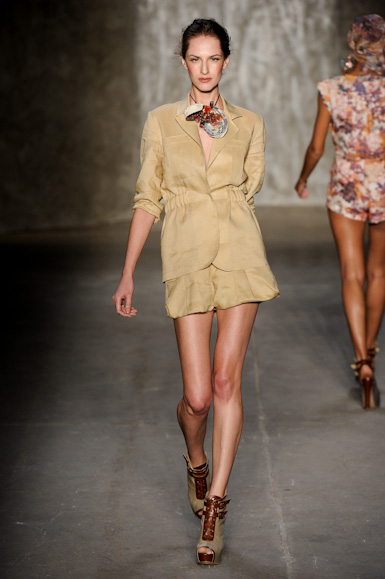 teca-desfile-fashion-rio-2011-10-11