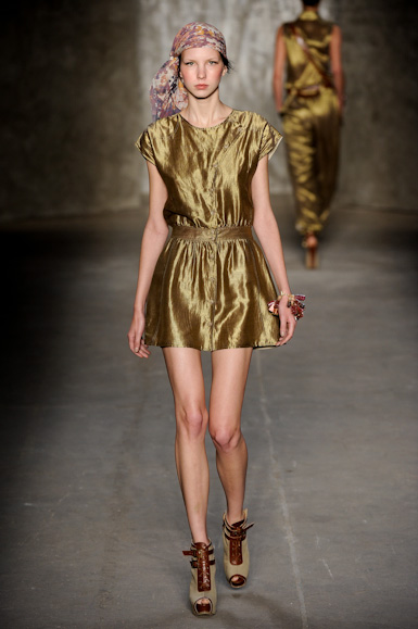 teca-desfile-fashion-rio-2011-10-19