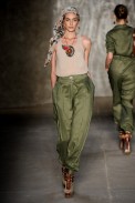 teca-desfile-fashion-rio-2011-10-22