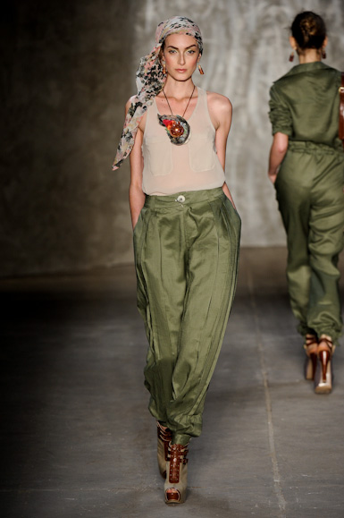 teca-desfile-fashion-rio-2011-10-22