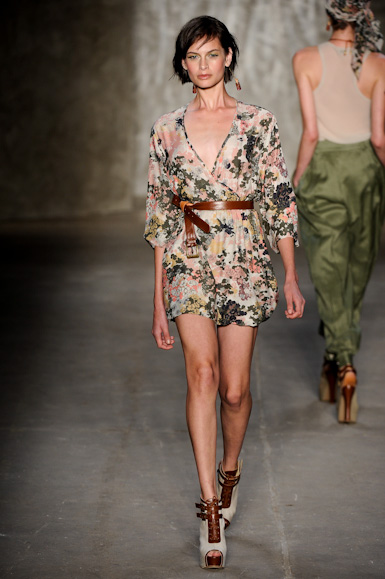 teca-desfile-fashion-rio-2011-10-23