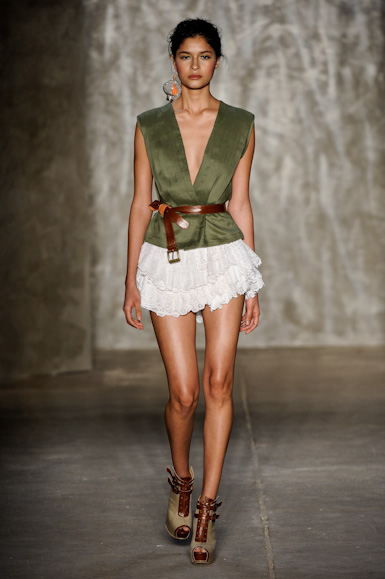 teca-desfile-fashion-rio-2011-10-24