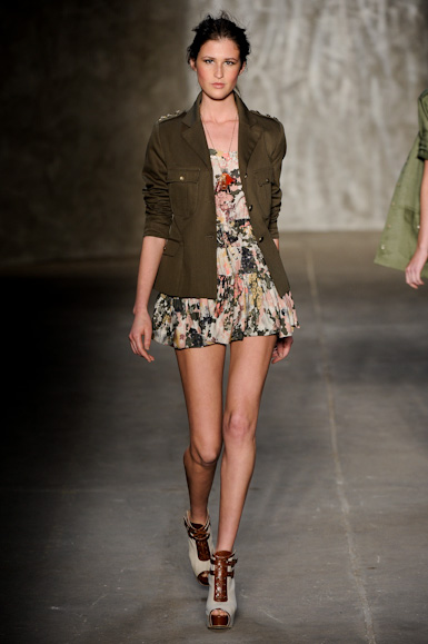 teca-desfile-fashion-rio-2011-10-26