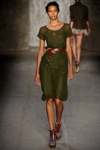 teca-desfile-fashion-rio-2011-10-27