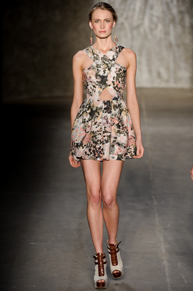 teca-desfile-fashion-rio-2011-10-29