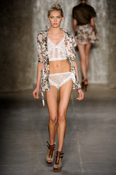 teca-desfile-fashion-rio-2011-10-33