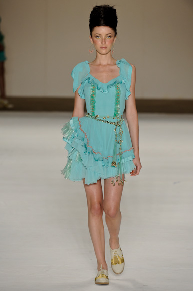 isabela-capeto-desfile-fashion-rio-2011-10-12