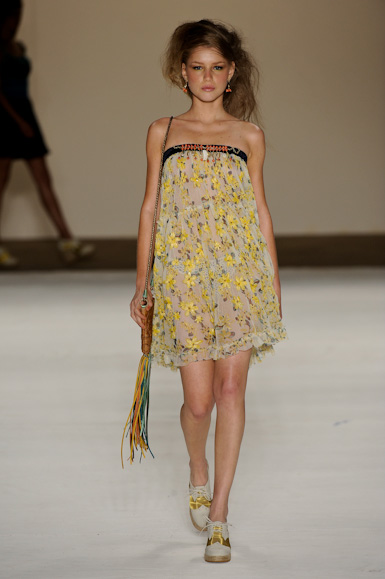 isabela-capeto-desfile-fashion-rio-2011-10-15