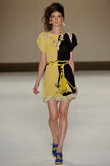isabela-capeto-desfile-fashion-rio-2011-10-17