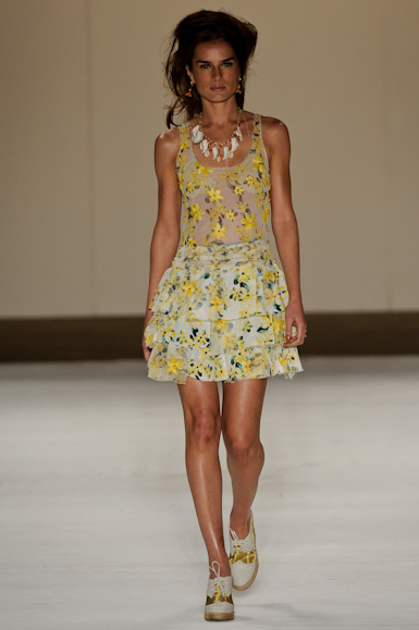 isabela-capeto-desfile-fashion-rio-2011-10-18
