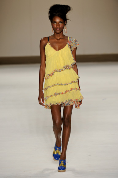isabela-capeto-desfile-fashion-rio-2011-10-21
