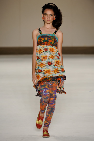 isabela-capeto-desfile-fashion-rio-2011-10-30