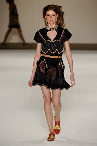 isabela-capeto-desfile-fashion-rio-2011-10-33