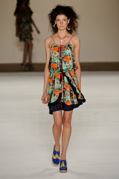 isabela-capeto-desfile-fashion-rio-2011-10-34