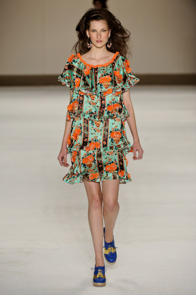 isabela-capeto-desfile-fashion-rio-2011-10-35