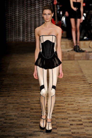 rosa-cha-desfile-spfw-2011-14