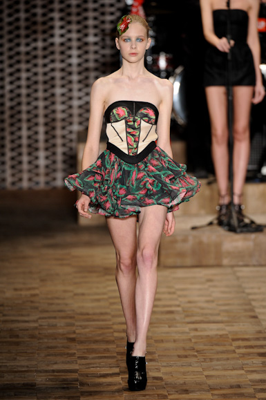 rosa-cha-desfile-spfw-2011-20