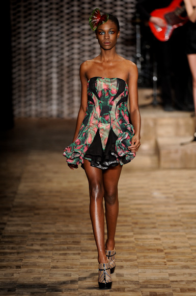 rosa-cha-desfile-spfw-2011-28