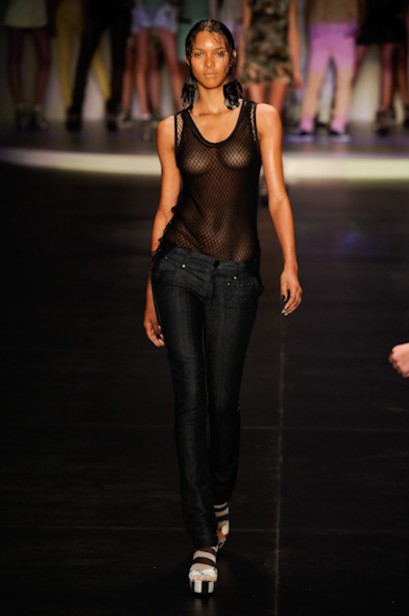 colcci-desfile-spfw-2011-23