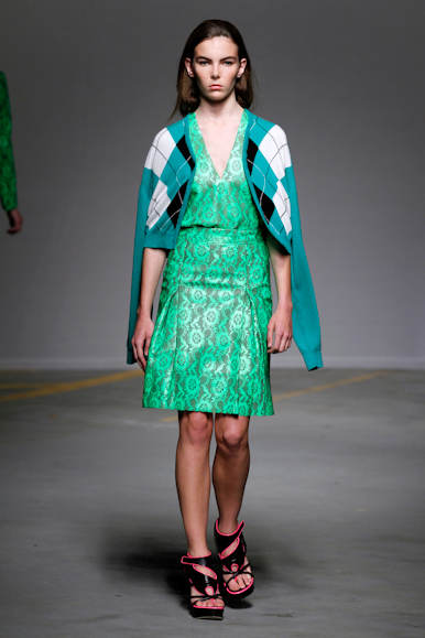 desfile-ckane-londresverao2011rtw-102