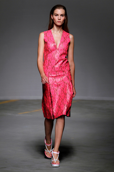 desfile-ckane-londresverao2011rtw-105