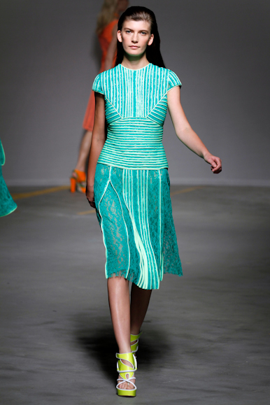 desfile-ckane-londresverao2011rtw-117