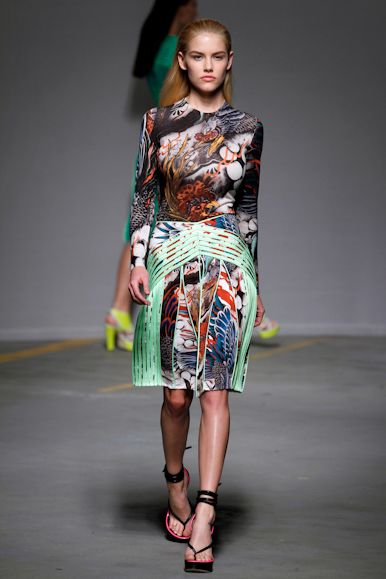 desfile-ckane-londresverao2011rtw-119