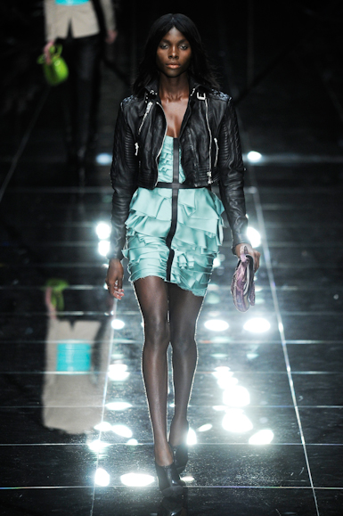 desfile-burberry-londresverao2011rtw-117