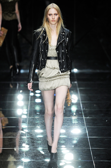 desfile-burberry-londresverao2011rtw-124