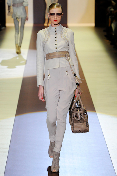 desfile-gucci-milaoverao2011rtw-111