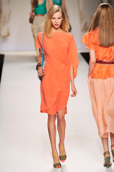 desfile-fendi-milaoverao2011rtw-119