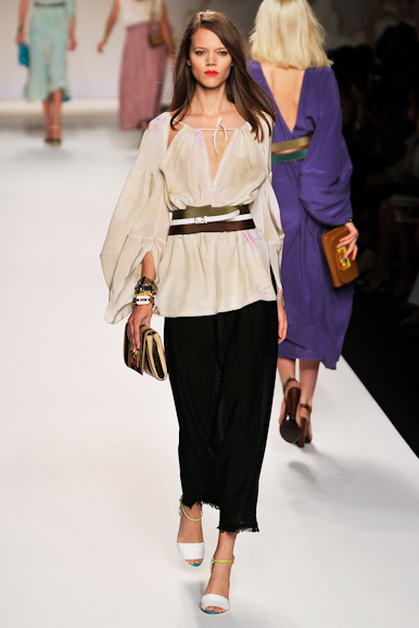 desfile-fendi-milaoverao2011rtw-136
