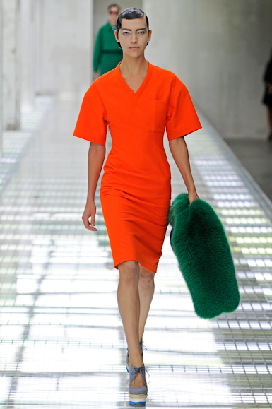 desfile-prada-milaoverao2011rtw-100