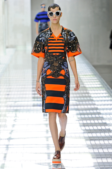 desfile-prada-milaoverao2011rtw-106