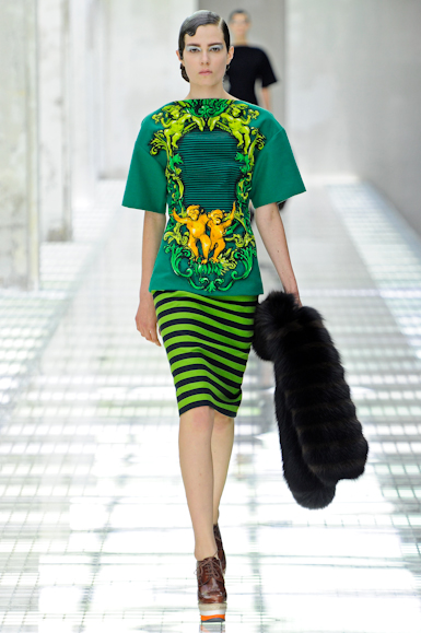 desfile-prada-milaoverao2011rtw-111
