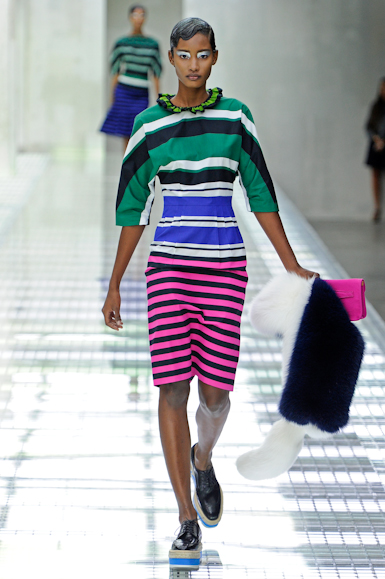 desfile-prada-milaoverao2011rtw-120