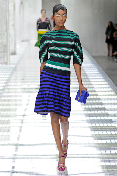 desfile-prada-milaoverao2011rtw-121