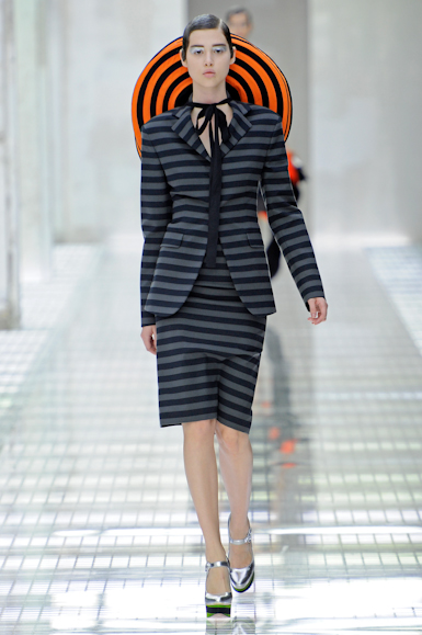 desfile-prada-milaoverao2011rtw-130