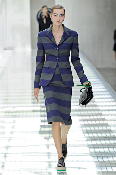 desfile-prada-milaoverao2011rtw-132