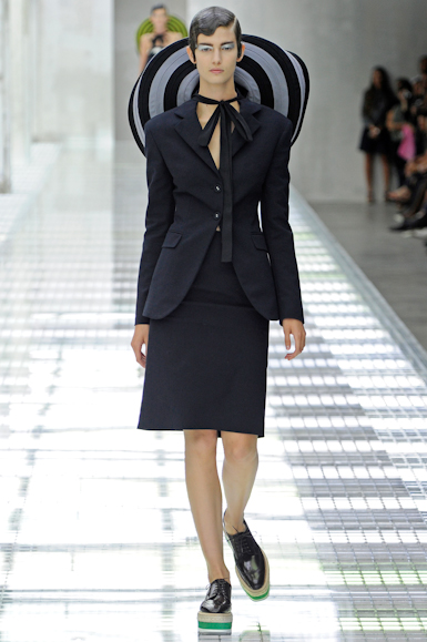desfile-prada-milaoverao2011rtw-133