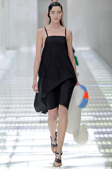 desfile-prada-milaoverao2011rtw-135