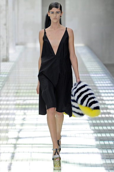 desfile-prada-milaoverao2011rtw-137