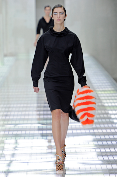 desfile-prada-milaoverao2011rtw-138