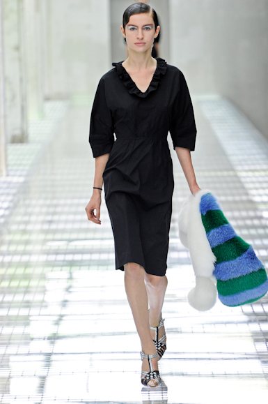 desfile-prada-milaoverao2011rtw-139